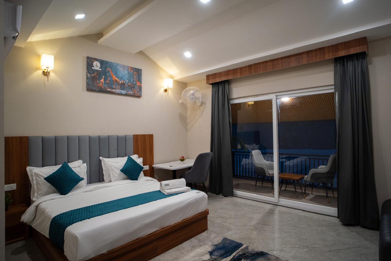 King room with sliding doors onto a seated balcony